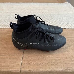 Nike Phantom Soccer/Football Cleats
